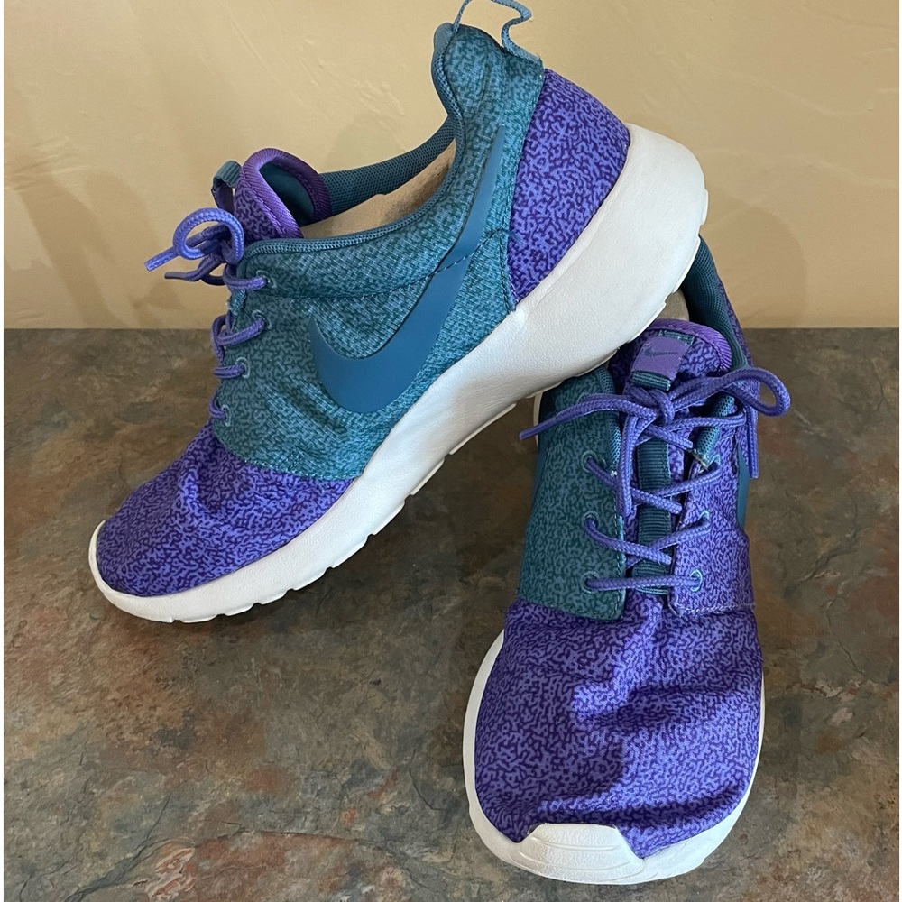 Women’s Nike Lightweight Tennis Shoe